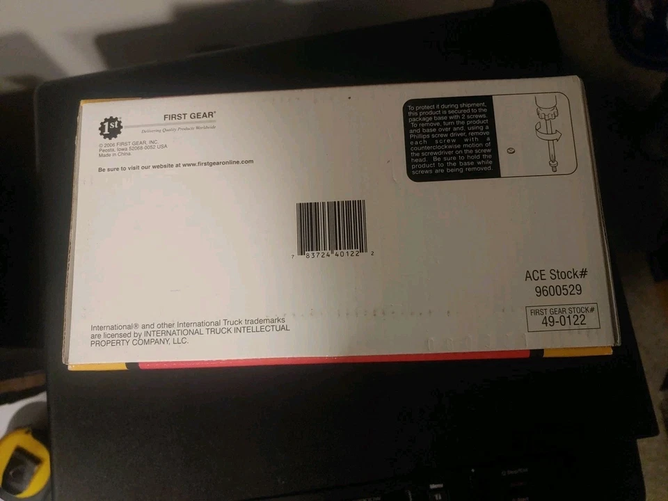 First Gear 1953 International Panel Van Ace Hardware escala 1/25 2006 sellado Foto 4 de 4