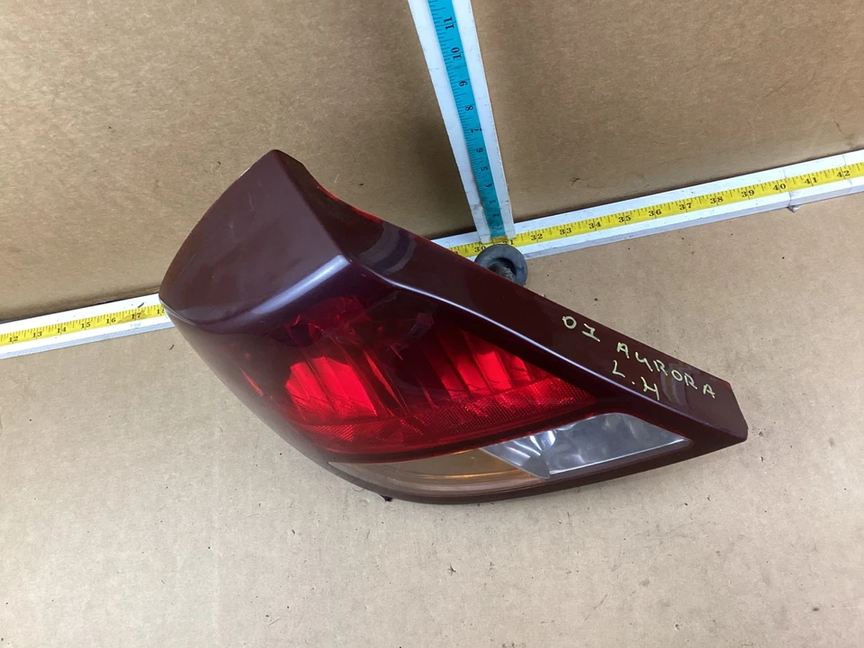 Oldsmobile Aurora 2001-2003 cuarto lado del conductor izquierdo cuarto de luz trasera montada en panel Foto 2 de 4