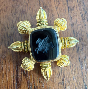 Authentic Vintage Lazaro NY Intaglio Pegasus Carved Onyx Brooch Gold Plated Neoclassical