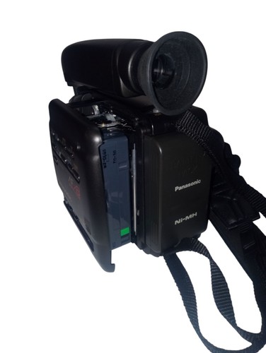 Panasonic Palmcorder AFx8 Digital Fade VHS-C W/Charger, Light, Battery&CaseWorks - Picture 7 of 8