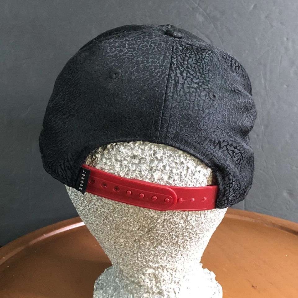 Gorra Air Jordan Jumpman Juvenil Snapback Metal Logo Gorra Negro/Rojo Texturizado Baloncesto Foto 4 de 4