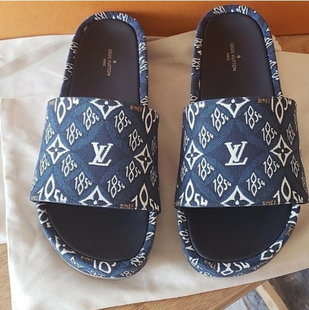 LOUIS VUITTON ネイビー サンダル LOUIS VUITTON 1854 Blue MONOGRAM REVIVAL EMBROIDERED SANDAL