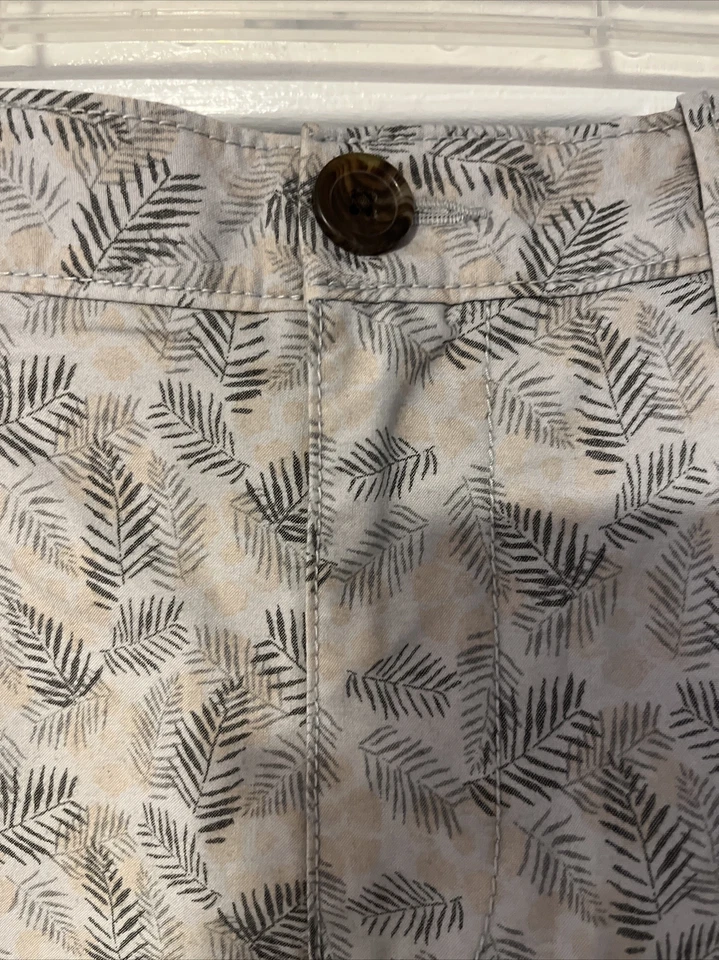 Men's ORIGINAL PENGUIN Size 34 Flat Front Floral Shorts Gray 9.5” Inseam - Image 2 of 4