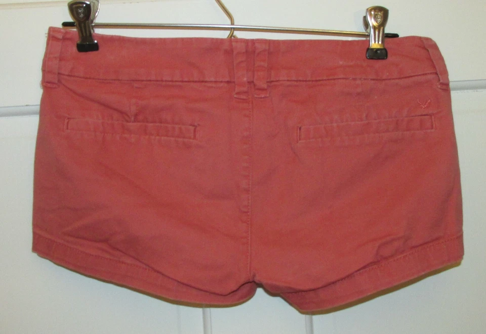 Pantalón corto informal elástico rojo para mujer American Eagles talla 0 Foto 2 de 4