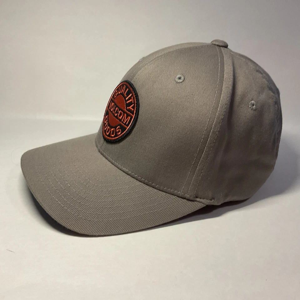 VOLCOM QUALITY GOOD FITTED L/XL MEDIUM GRAY CAP/HAT VERY NICE CAP. - Image 4 of 4