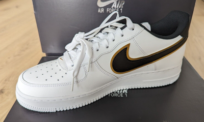 airforce 1 white black gold