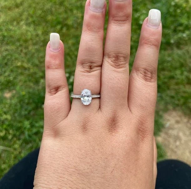 Anello di fidanzamento in argento sterling 925 con diamanti simulati ovali bi... - Immagine 4 di 4