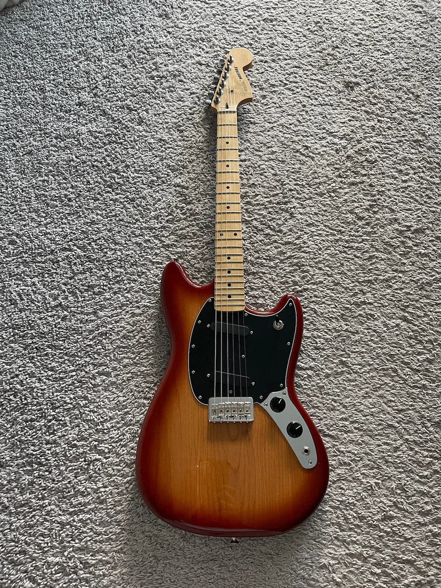 Fender Player Mustang 2020 MIM Sienna Sunburst Maple Fretboard