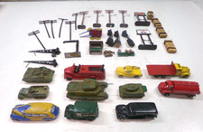 Large lot of approximately HO accessories and diecast vehicles lot 5212