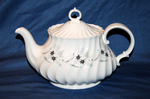 52 Stunning Pieces Royal Doulton "Millefleur" Bone China, Place Setting for 8 - Picture 7 of 12