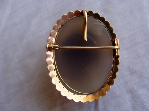 FABULUOS 18K FRENCH SARDONYX CAMEO PENDANT BROOCH WITH NATURAL PEARLS CIRCA 1850 - Picture 7 of 9