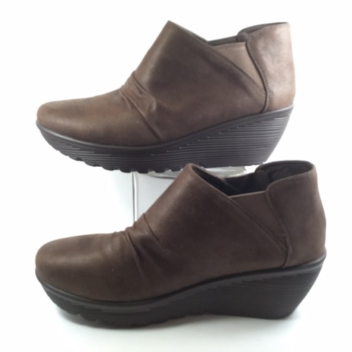 parallel wedge bootie