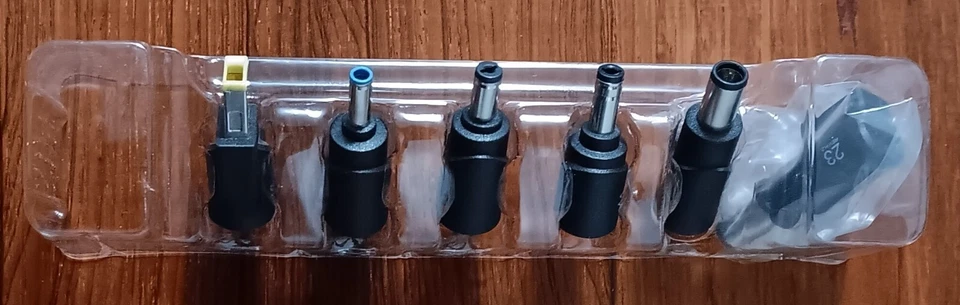 Insignia Universal 90W Laptop Charger for Acer, HP, Lenovo, Dell NS-PWLC591 - Image 2 of 4