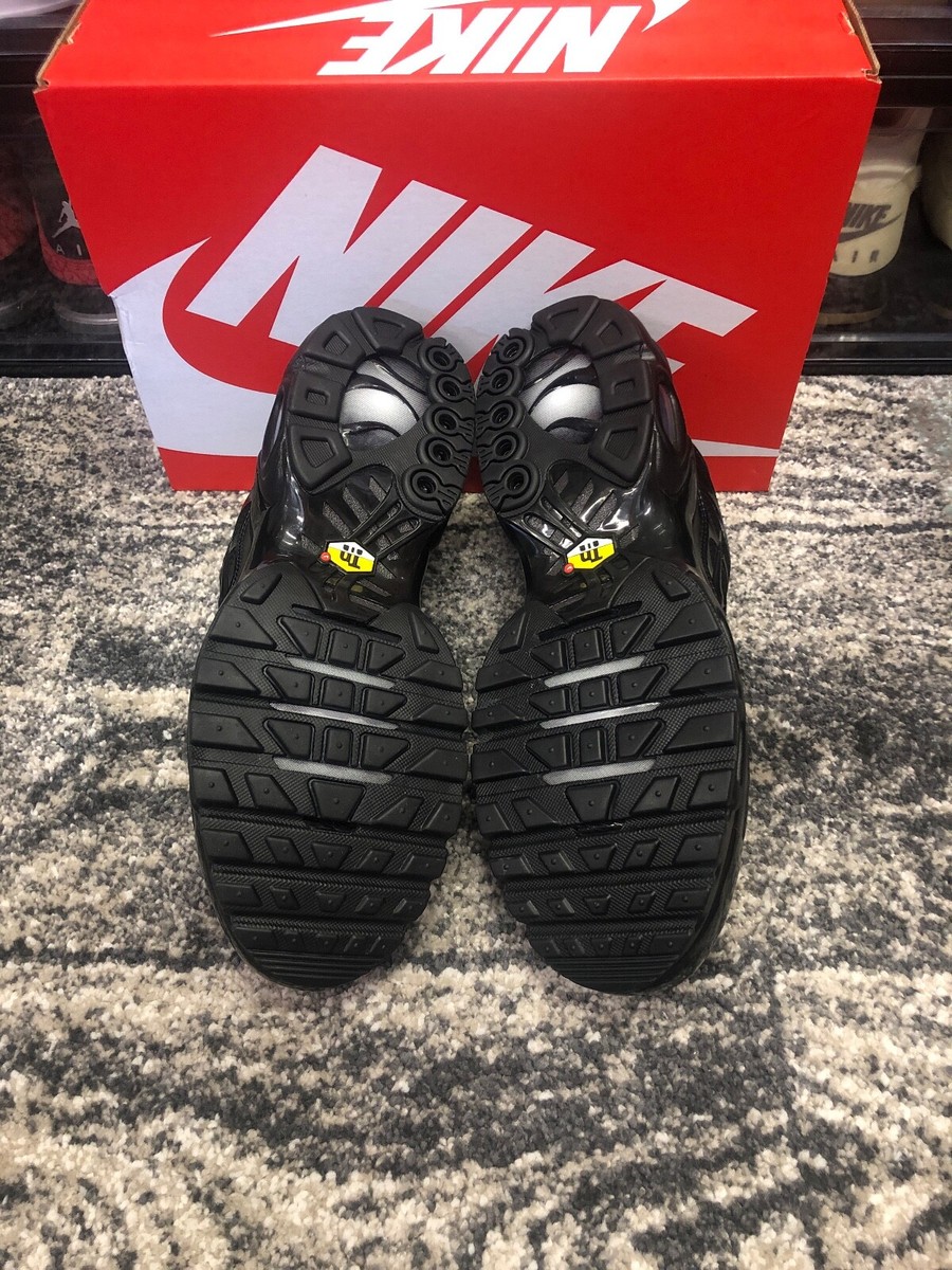 NIKE AIR MAX PLUS 'TRIPLE BLACK TN' - SIZE 10.5 MENS US - BNIB