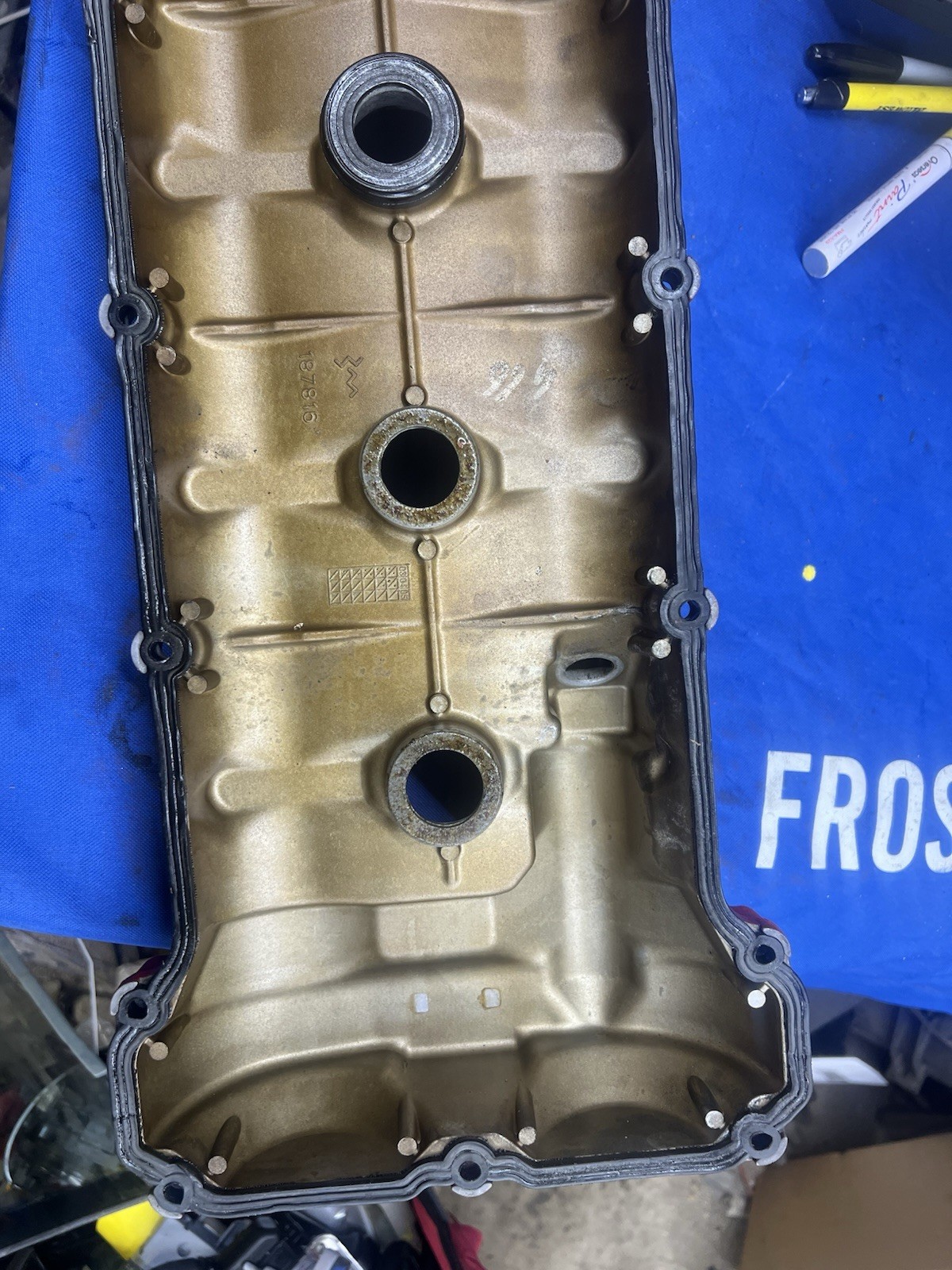 2002-2007 maserati quattroporte M139 4.2L left side valve cover OEM 03 04 05 06