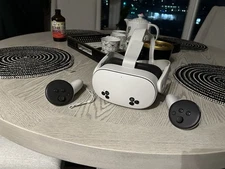 Meta Quest 3S Virtual Reality Headset 128GB White with Controllers