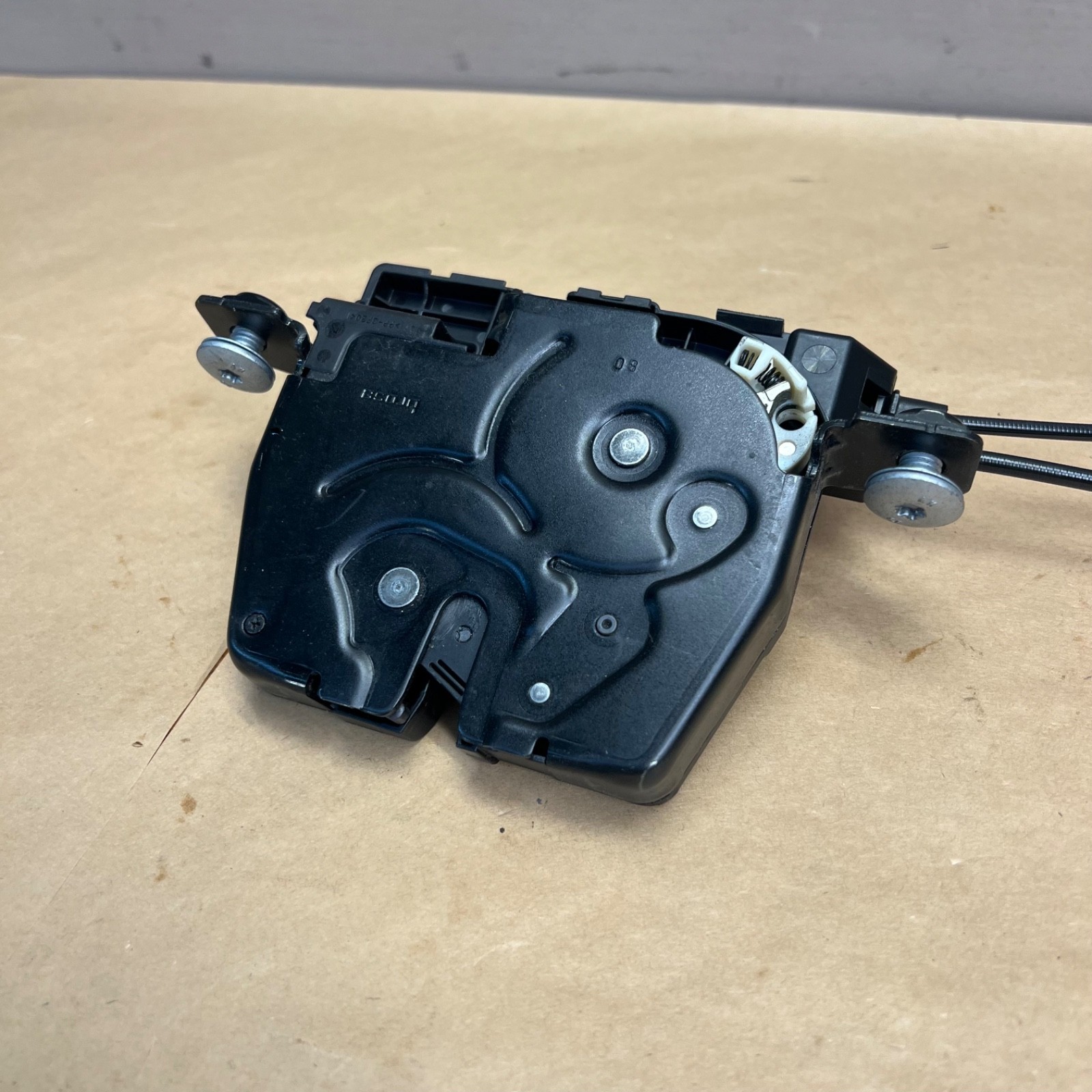 11-16 BMW 535i 550i 740i F10 REAR TRUNK TOP LID LOCK LATCH ACTUATOR