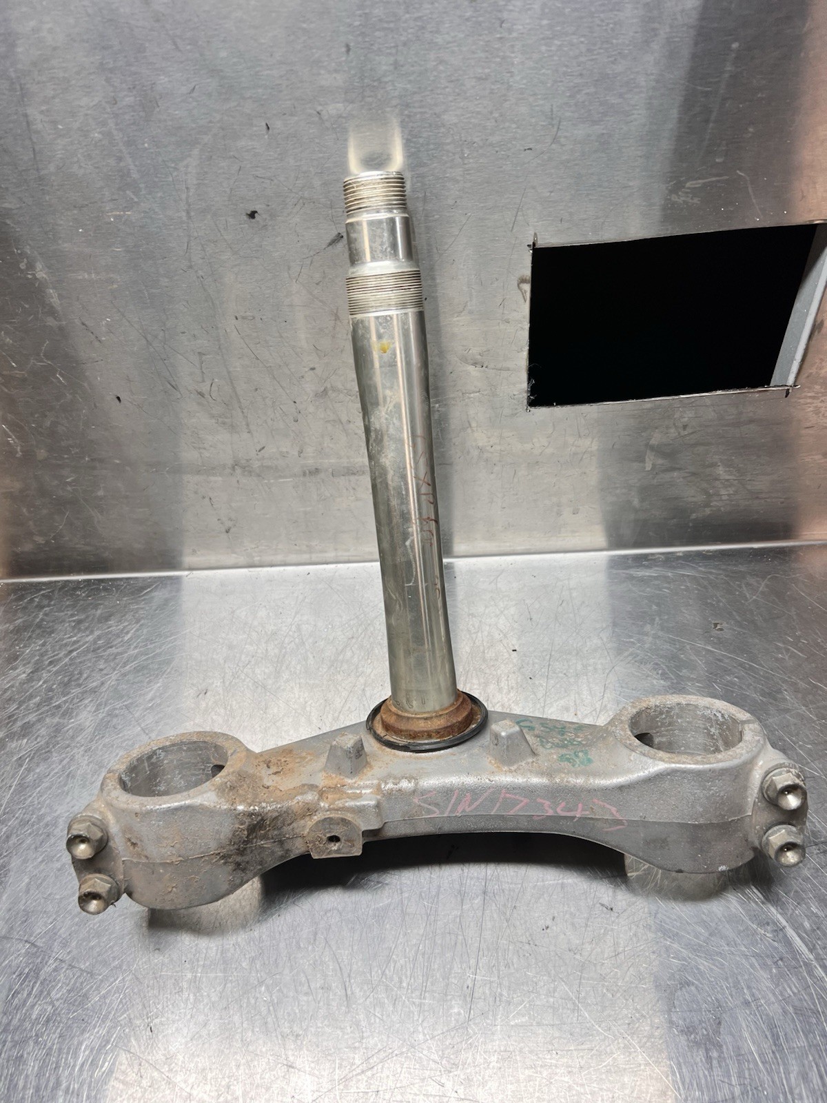 Suzuki GSXR600 GSXR 600 Bottom Triple Tree Clamp Front End Fork Fork Oem Genuine