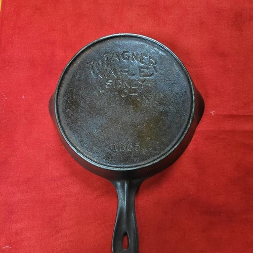 Two Vintage "Wagner" Sidney O Toy Cast Iron Skillet and griddle + 3 other pieces