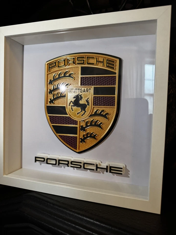 Porsche Stuttgart Logo 3D gedruckt Abzeichen - 25cm x 25cm quadratisch Wandaufsteller - Bild 3 von 4