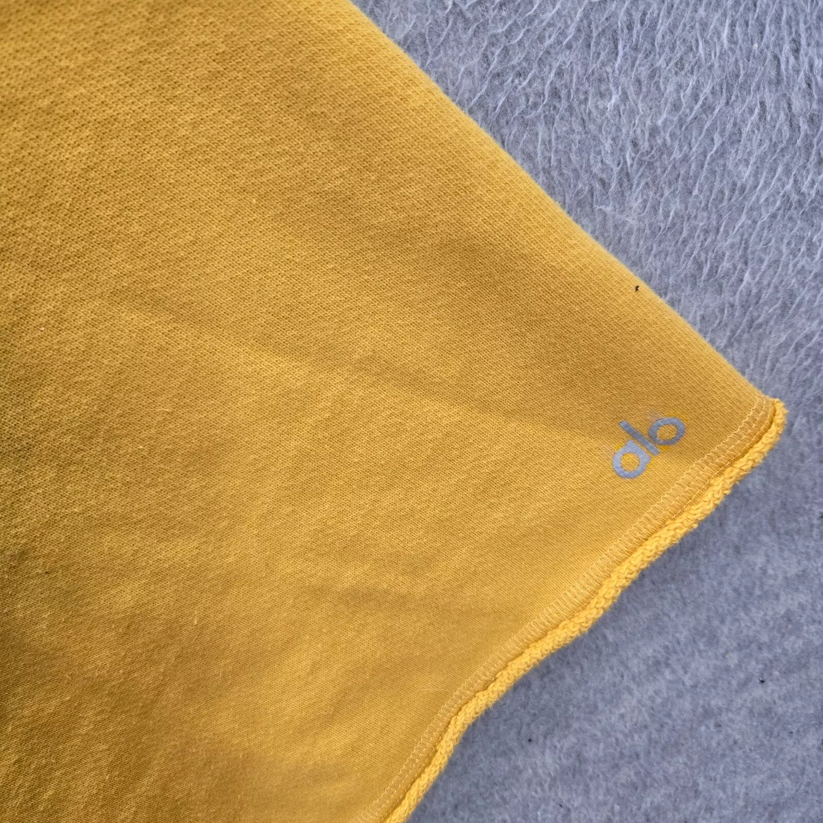 alo-yoga low key cropped wide sleeve pullover hoodie