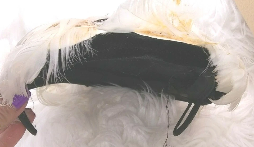 Sombrero de vestir formal vintage años 50 para mujer, terciopelo negro con plumas blancas  Foto 2 de 3