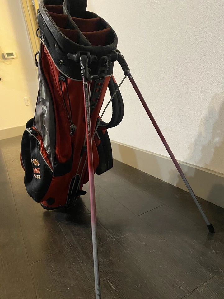 Bolsa de golf con divisor de 8 vías OGIO Grom Stand Carry negra, roja y gris con logotipos Foto 2 de 4