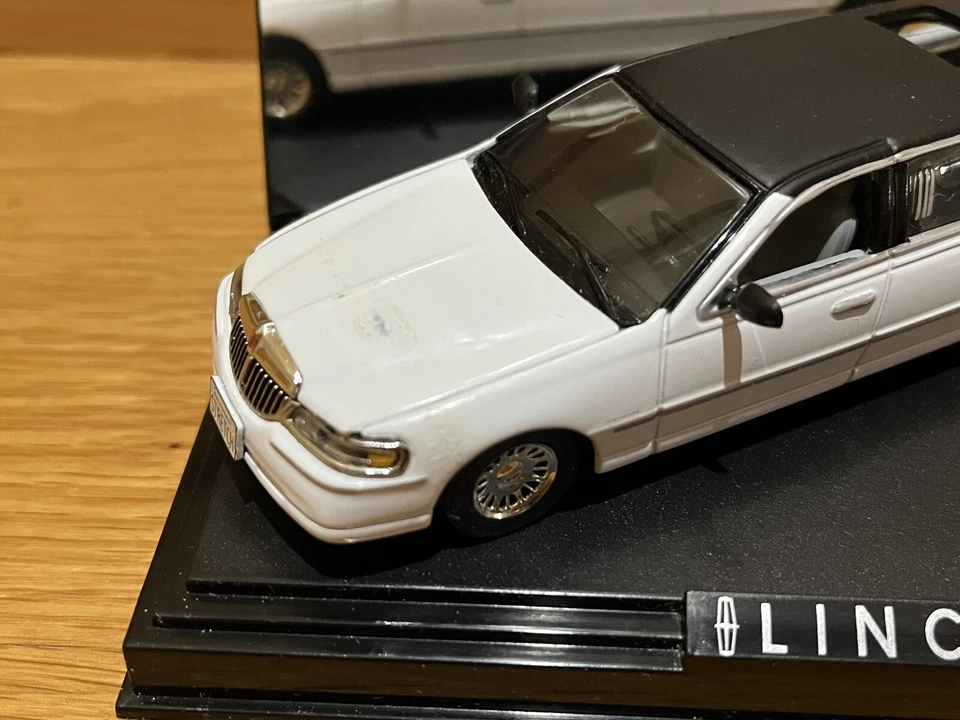 Sun Star 1/43 Scale New Millennium 2000 Lincoln Limousine Diecast Car Rare 10110 - Image 4 of 4