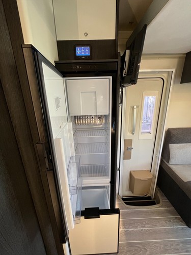Roller Team, Zefiro 696, 2022 (22), Rear Island Bed, 4 belts, 2-4 berth, garage - Picture 7 of 17