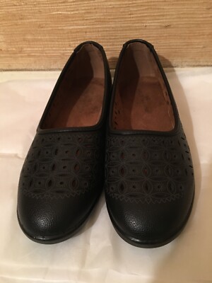 Women's Decorative Designed Black Cut Out Slip On Flats Size 9 W