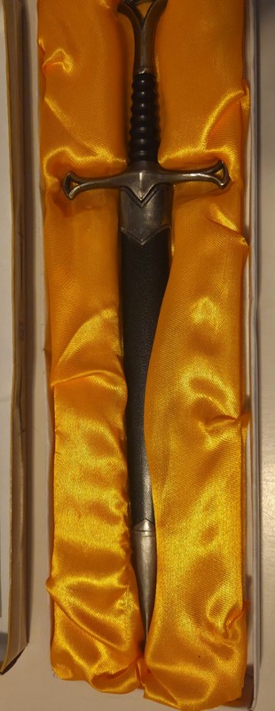 Ornamental  Medeval  style Dagger with sheath