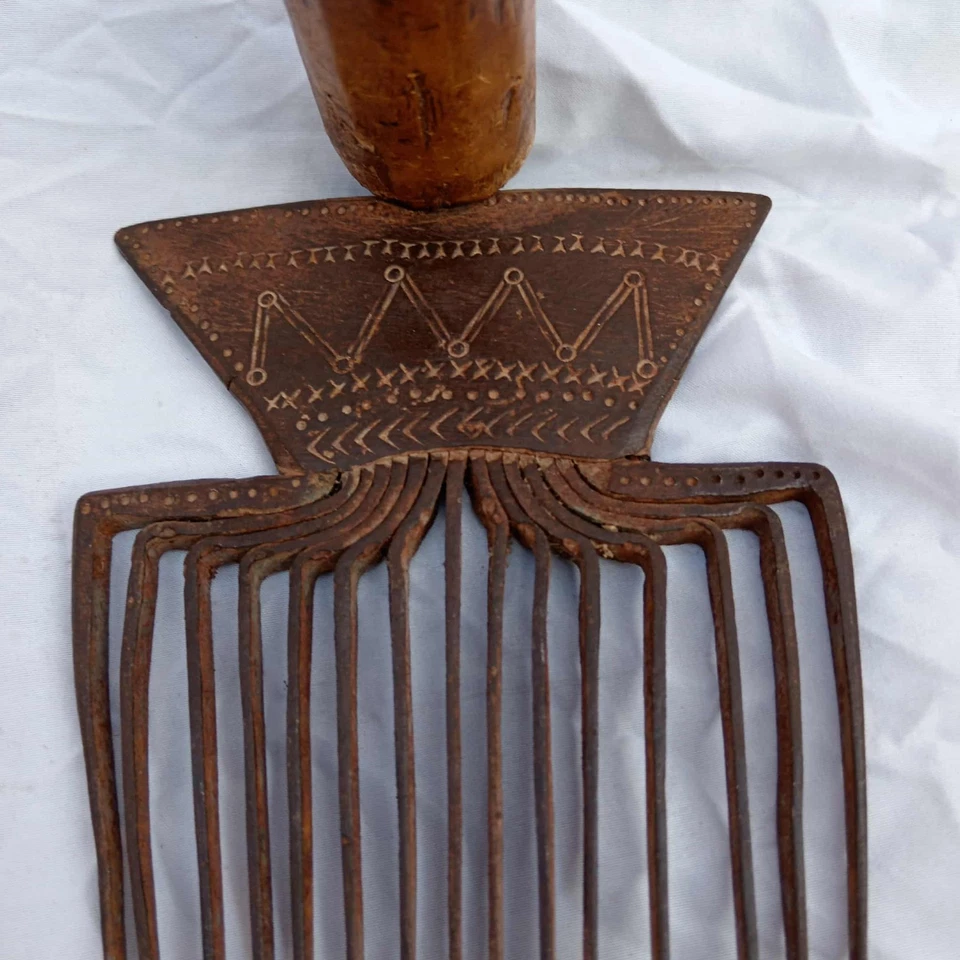 Antique Carpet Comb Wrought Iron BERBER FOLK ART  19th Textile Tool w Decoration - Image 3 of 4