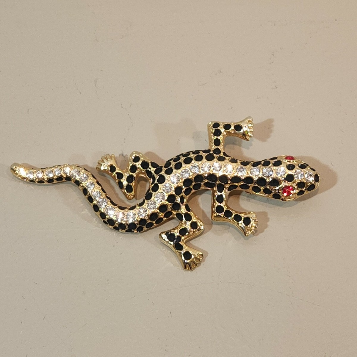 Vintage Lizard Brooch Gold Tone Rhinestone Salamander Gecko