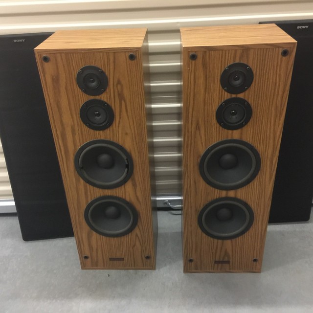 Sony SSU401AV Floor Speakers 8 Ohms Home Audio Black Brown Wood 220W