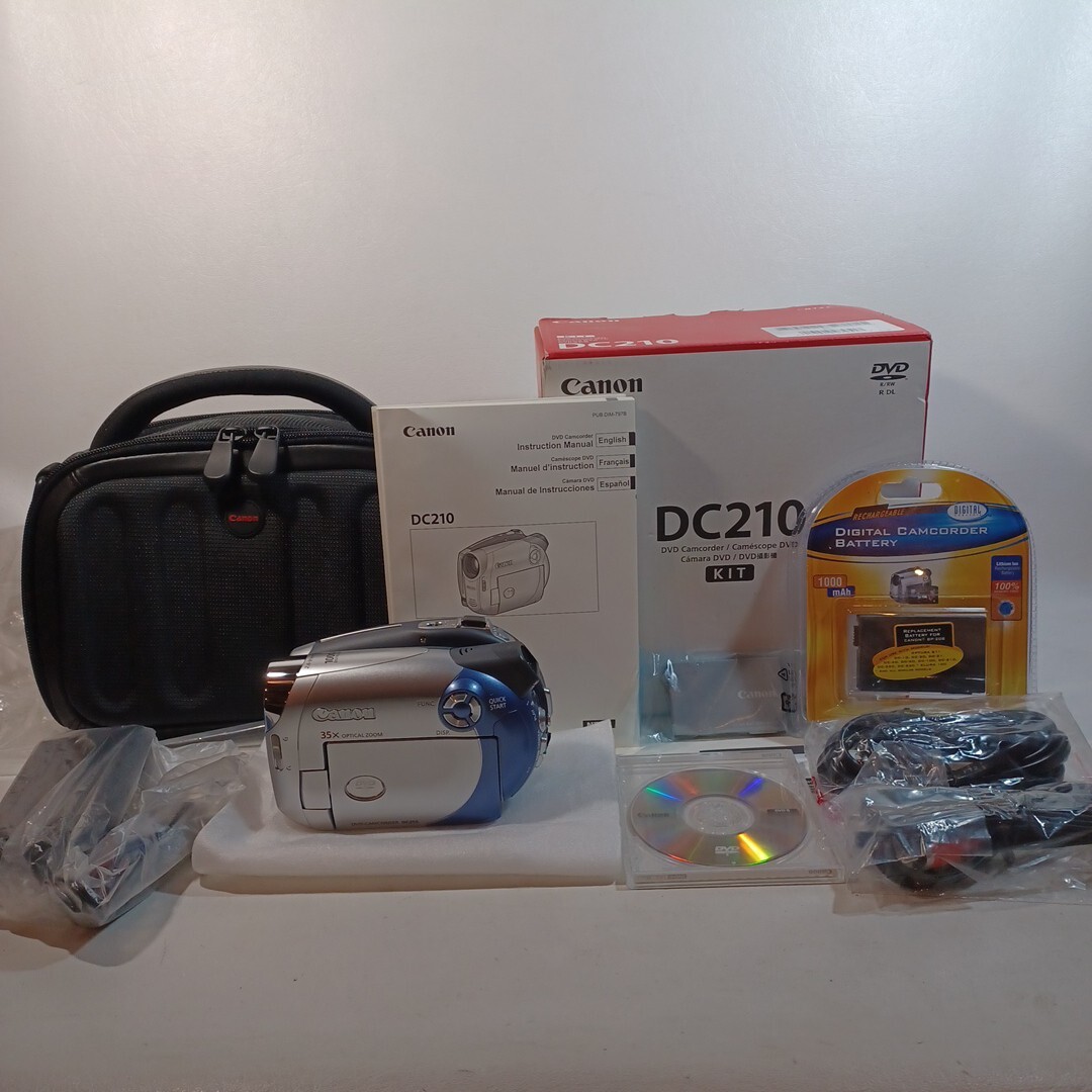 CANON DC210 DVD CAMCORDER SILVER 35X OPTICAL ZOOM BUNDLE