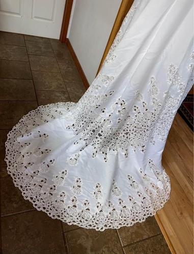 Oleg Cassini Beaded Wedding Dress - Size 18 - Picture 6 of 10