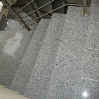 Tritt- u Setzstufe Naturstein Granit Cristall Hausmarke pol. 102x30x3+102x15x2cm