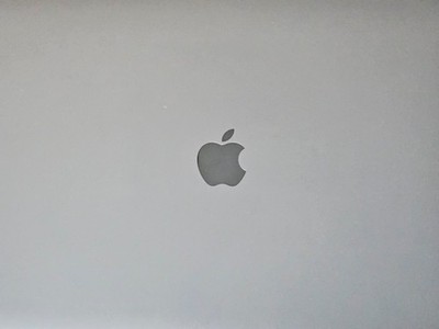 Apple MacBook Pro 15'', Intel Core i7, Touch Bar, Space Grau 2018 MR942D/A - OVP