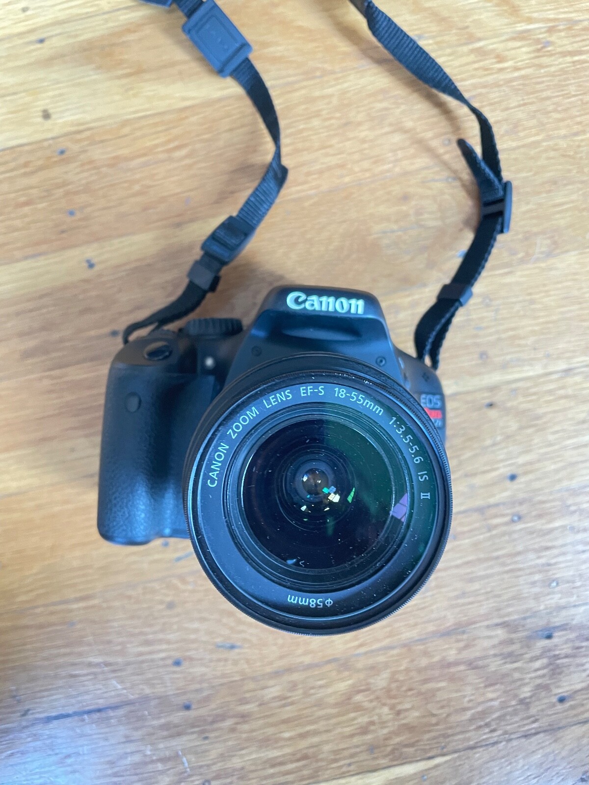 Canon EOS Rebel T2i DSLR Camera with EFS 1855mm f / 3.55.6
