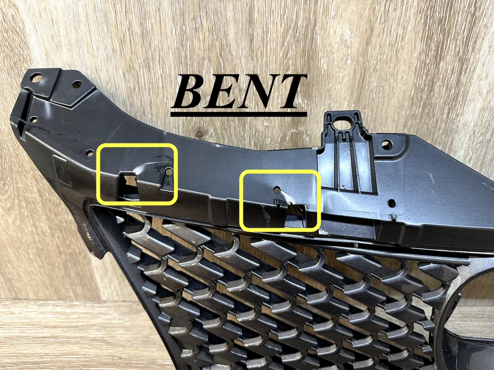 Rejilla delantera Lexus CT200h 2015-2017 pieza OEM # 53111-76060 Foto 2 de 4