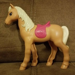 2015 Barbie Life Dreamhouse Tawny Horse McDonald's Toy Pink Saddle