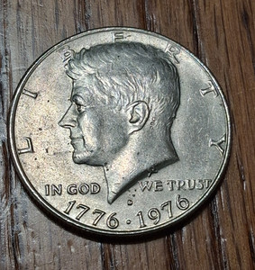 1776-1976 Kennedy Bicentennial Half Dollar 50C Denver Independence Hall Rev
