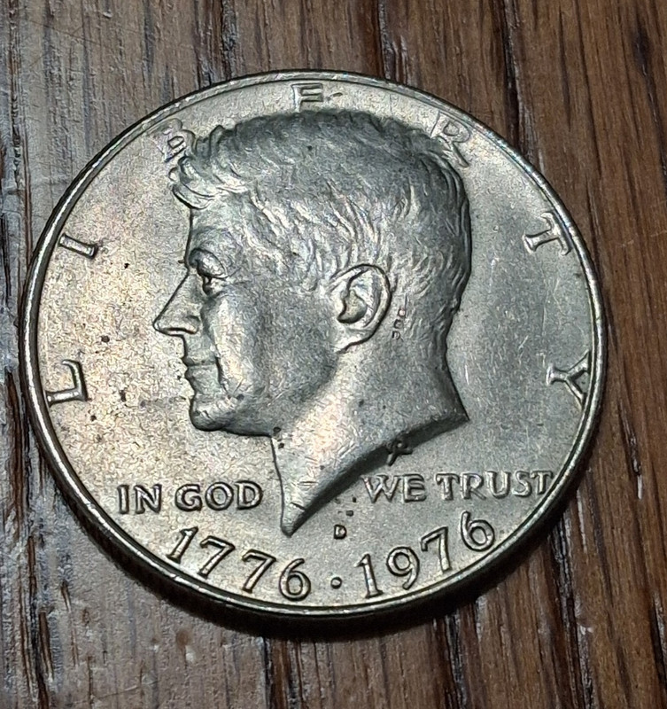 1776-1976 Kennedy Bicentennial Half Dollar 50C Denver Independence Hall Rev