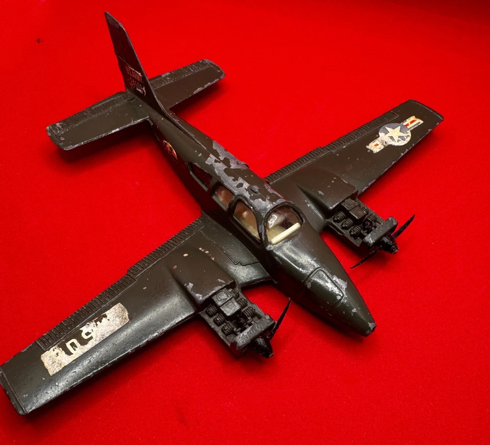 老式 Dinky Toys Beechcraft C55 男爵飞机老式展示玩具模型 — 第 3/4 张图片