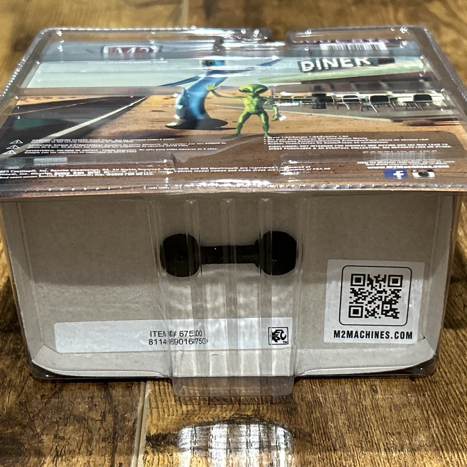 M2 machines 1960 chrysler 300f Roswell Diner GoodEats Brand New Sealed Box Ship - Image 3 of 4