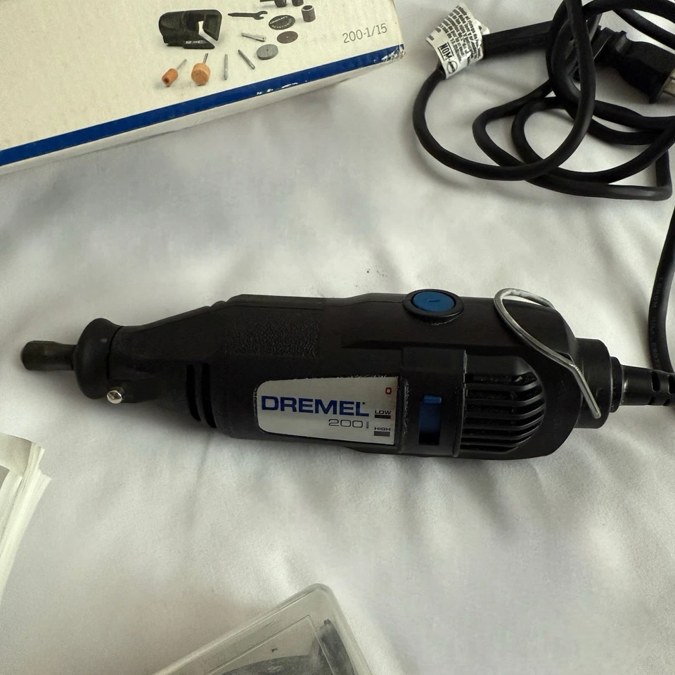 Herramienta giratoria Dremel serie 200 velocidad variable y brocas - apenas usada Foto 2 de 4