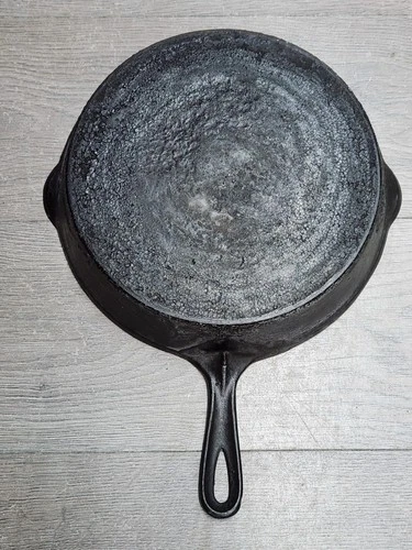 ANTIQUE CAST IRON FRY PAN SKILLET NO 9 ERIE ??