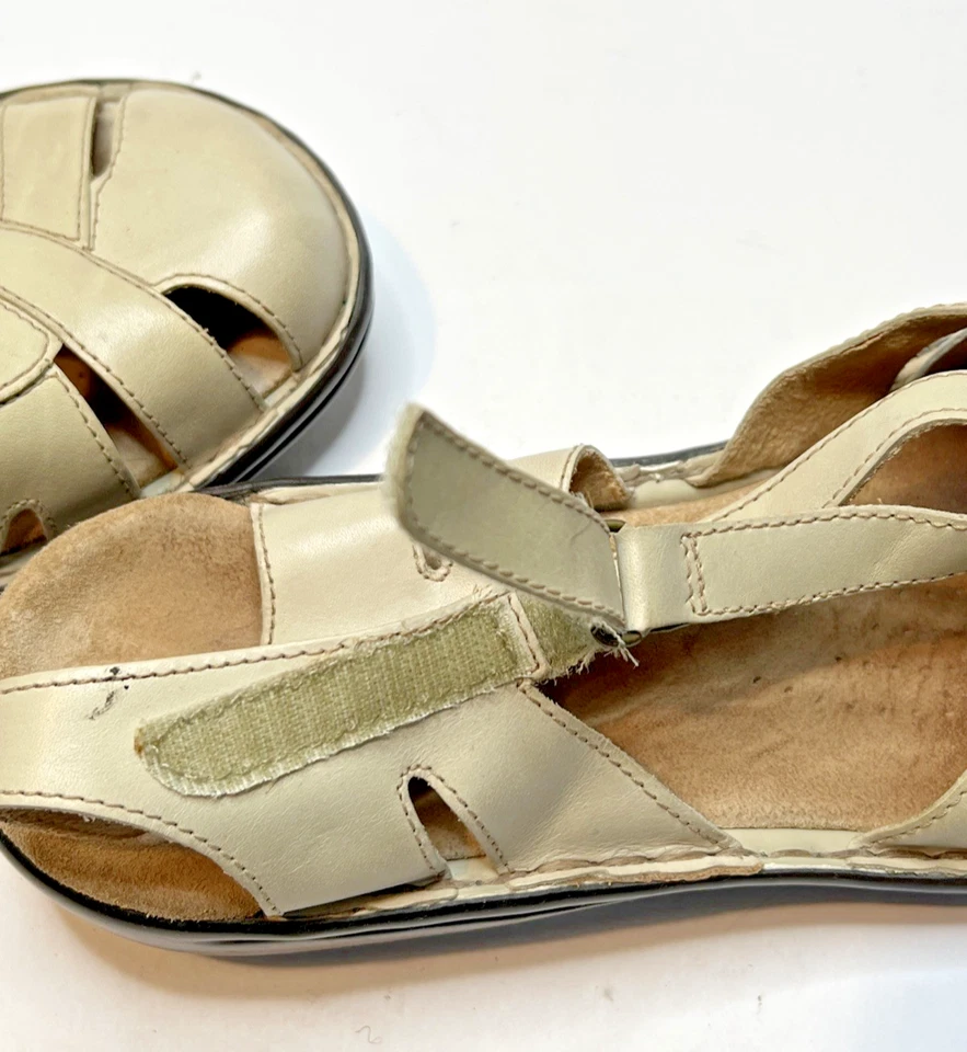 Sandalia Clarks Active Air Artesanal de Cuero con Tirantes, Beige, Para Mujer Talla 9.5 M Foto 4 de 4