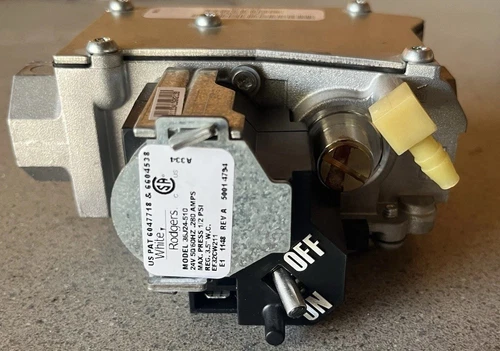 36J24-214 or 36J24-510  WHITE RODGERS CARRIER EF 660 01, EF32CW211 Gas Valve