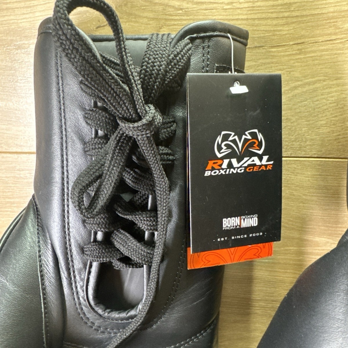 ロマチェンコモデル Rival Guerrero ブラック/ホワイト　10oz Amazon.com : RIVAL Boxing RFX-Guerrero Pro Fight Gloves, SF